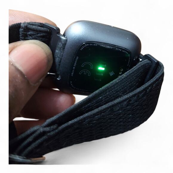 Fitbit Versa 2 Watch With 5 Bands And Charger Model FB507 Used Good Condition - Picture 2 of 7